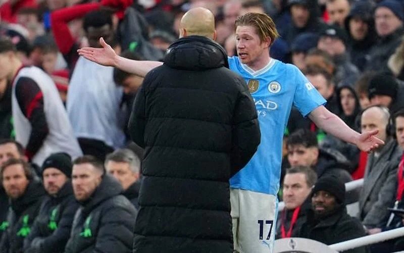 Kevin De Bruyne cãi nhau với Pep Guardiola sau khi bị thay ra