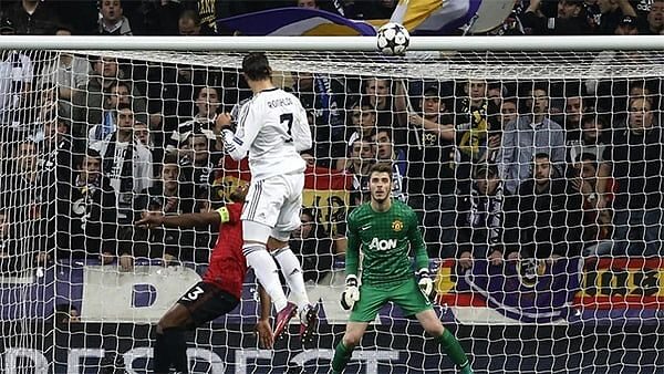 Màn nhảy cao 2.42m của Ronaldo