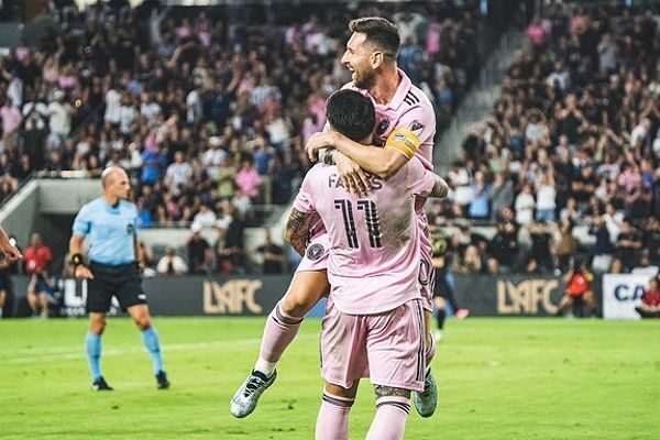 Messi khiến ca sĩ Selena Gomez tròn mắt kinh ngạc khi Inter Miami hạ Los Angeles FC