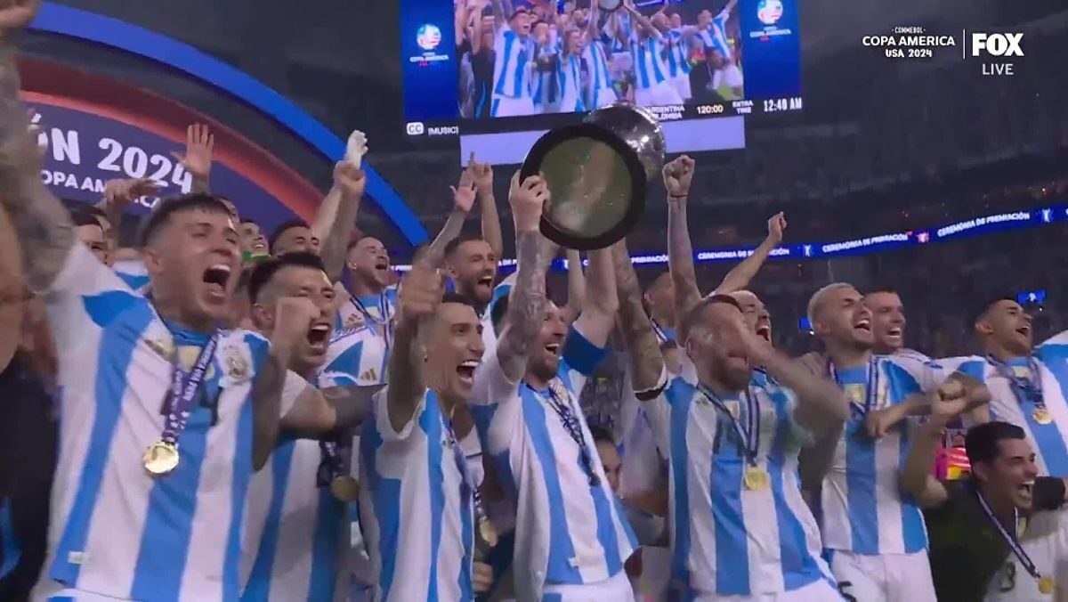 Messi và đồng đội nâng cup vô địch Copa America 2024