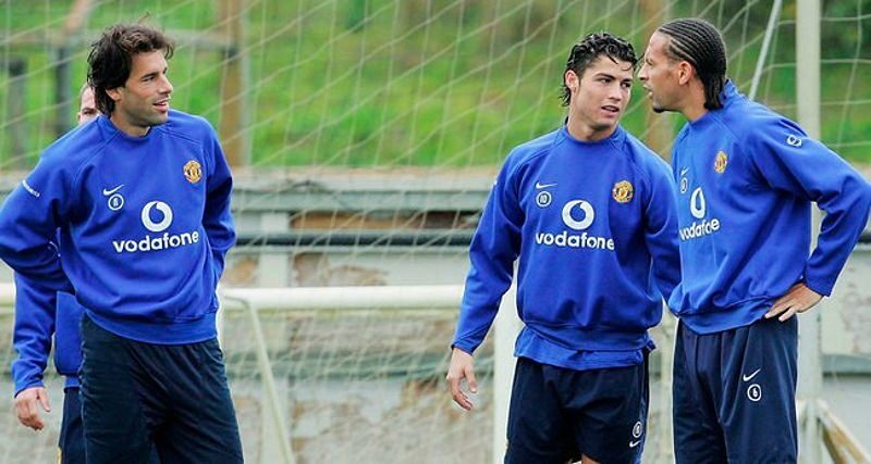 Những ngày không quên của Ronaldo tại M.U: Từng bị Van Nistelrooy "tẩn" trên sân tập