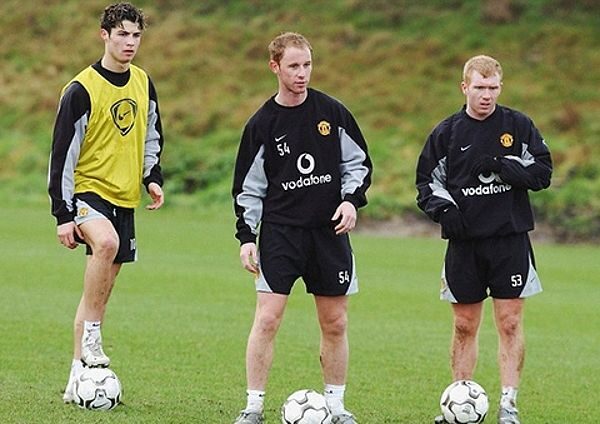 Paul Scholes: Thiên tài bé nhỏ dạy cho Ronaldo biết lễ độ