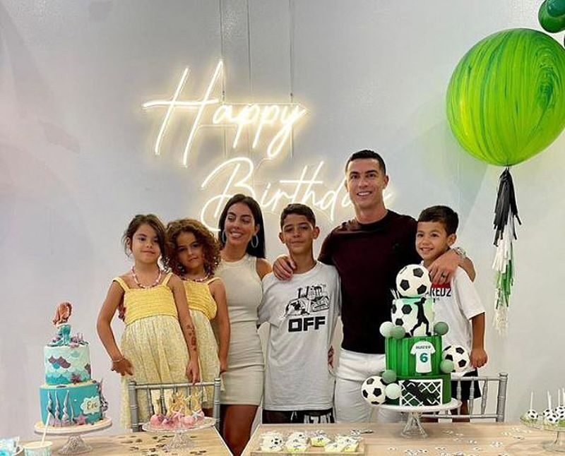 Ronaldo có hợp đồng chu cấp cho Georgina đến hết đời số tiền hàng tháng khá hậu hĩnh trong trường hợp họ lỡ chia tay nhau