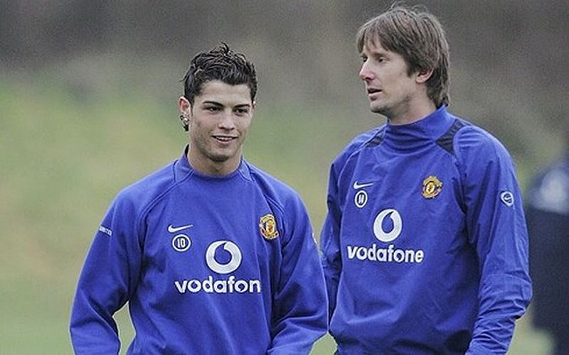 Ronaldo thường năn nỉ Edwin van der Sar ở lại tập thêm cùng mình khi ở MU