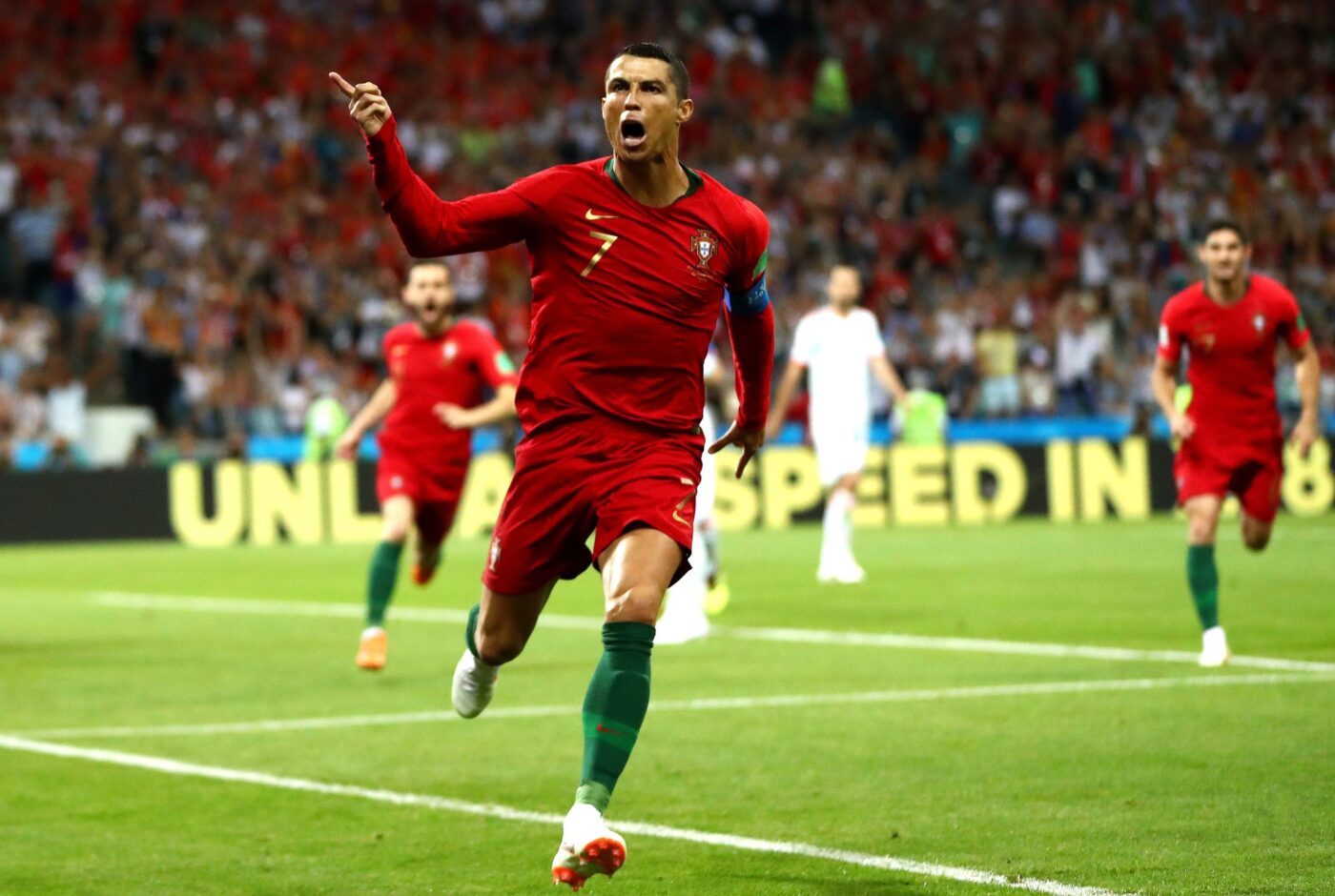 Ronaldo trong trận đấu với Uruguay