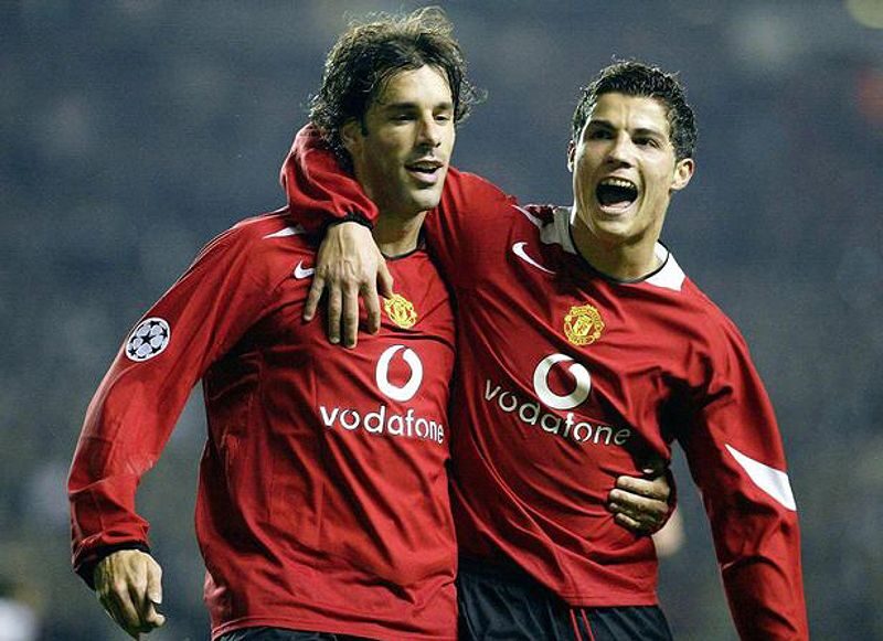 Ronaldo và Nistelrooy thuở còn chơi chung cho Man Utd