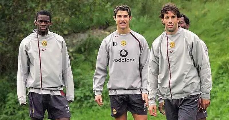 Saha chứng kiến toàn bộ sự việc mâu thuẫn giữa Van Nistelrooy và Ronaldo